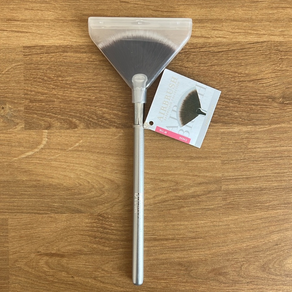 BRAND NEW WITH TAGS - IT Cosmetics Cheek Brush No 116